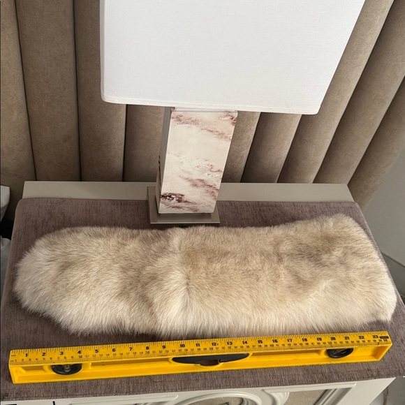 Sold / SAGA FOX FUR STOLE WRAP - Picture 16 of 16